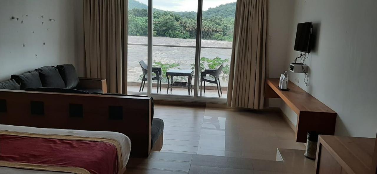 Athirapilly River Resort Athirappilly Exterior foto